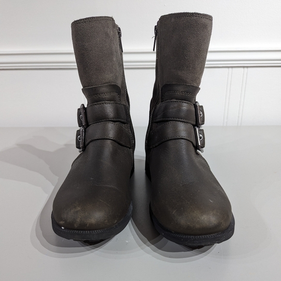 UGG Women's WIlde Boot - Picture 12 of 13
